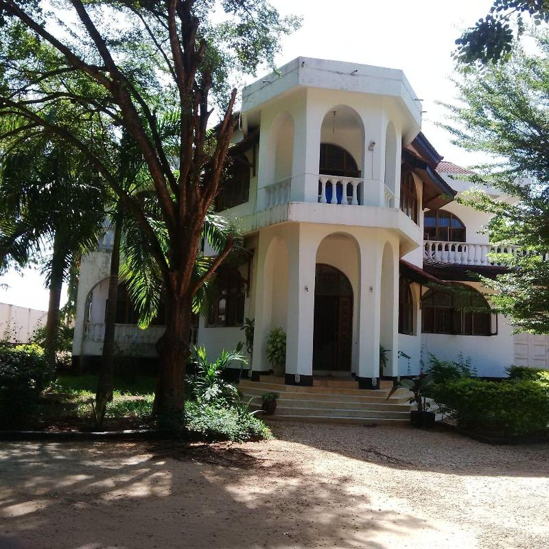 Emerald House image