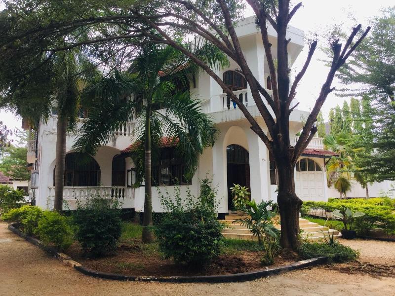 Emerald House image