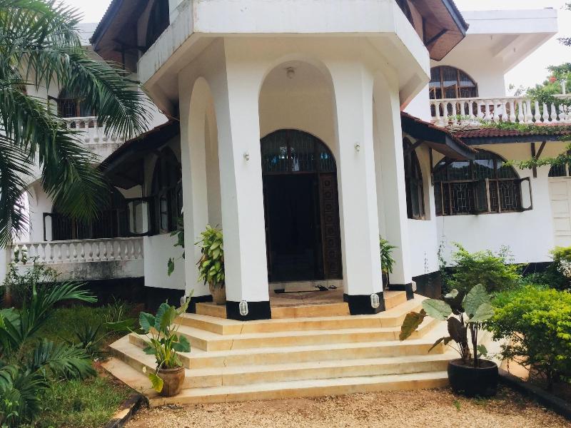Emerald House image