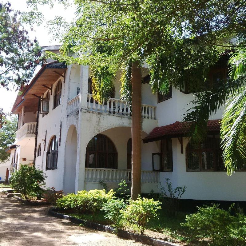 Emerald House image