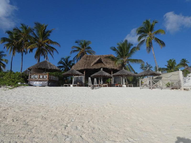Bahari Pizza Restaurant And Bungalows image