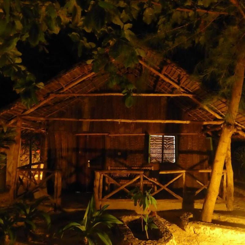 Bahari Pizza Restaurant And Bungalows image