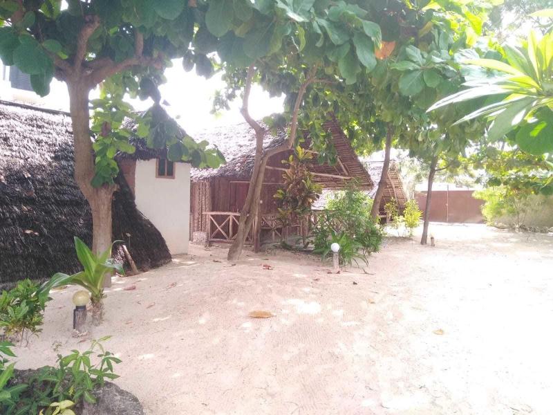 Bahari Pizza Restaurant And Bungalows image