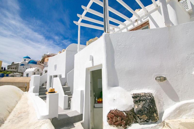 White Cave House image