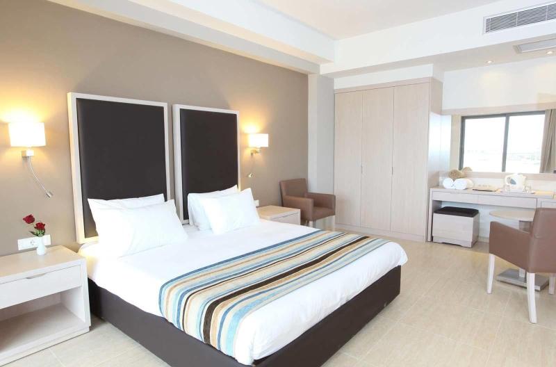 Levante Beach Resort 4