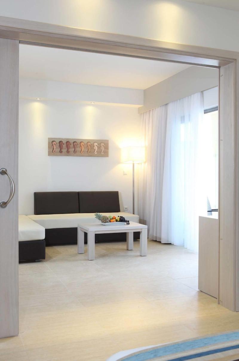 Levante Beach Resort 5