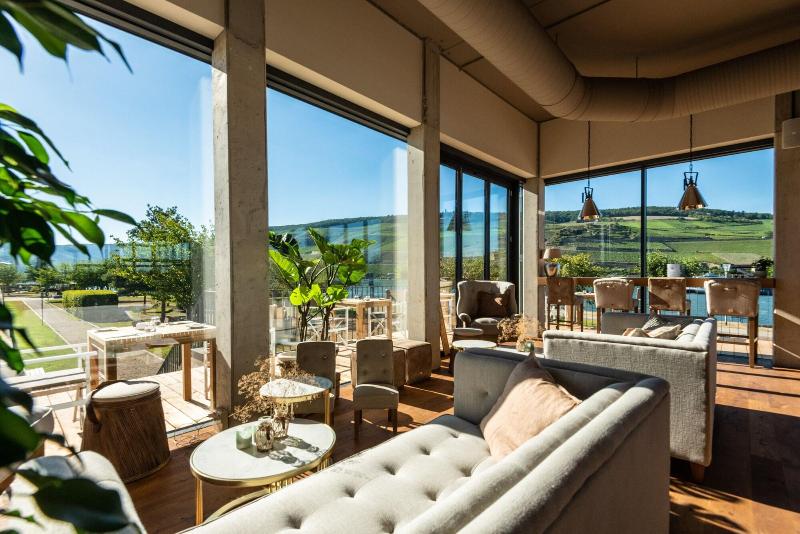Neu Papa Rhein By Bollands Hotels image