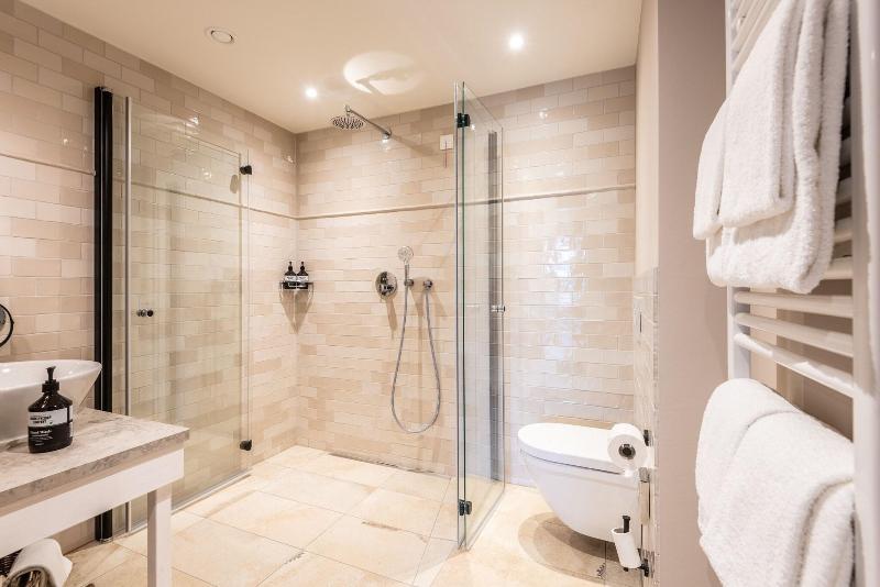 Neu Papa Rhein By Bollands Hotels image