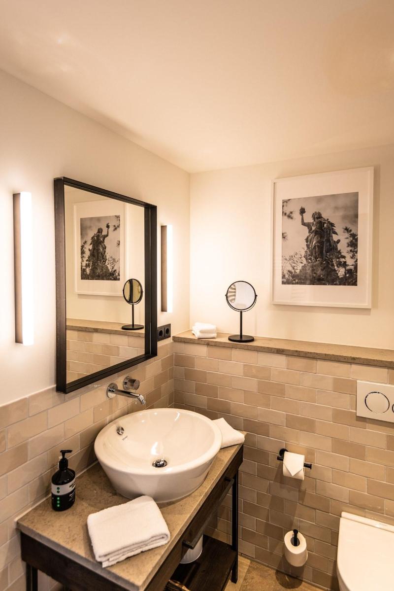 Neu Papa Rhein By Bollands Hotels image