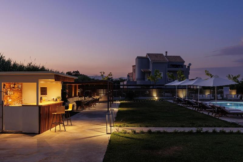 V Luxury Suites image