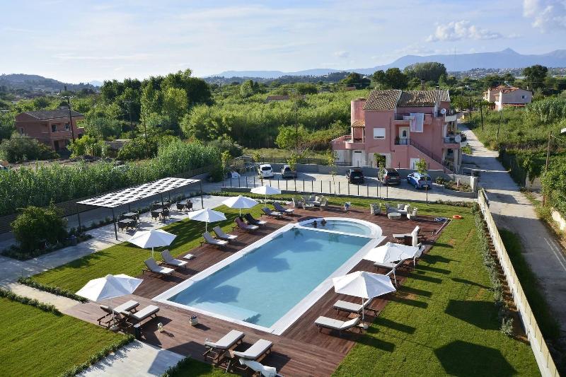 V Luxury Suites image