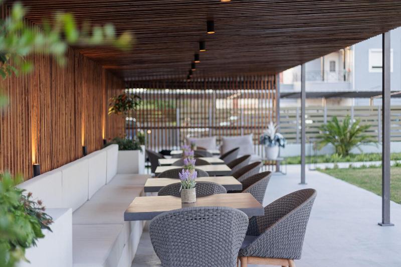V Luxury Suites image