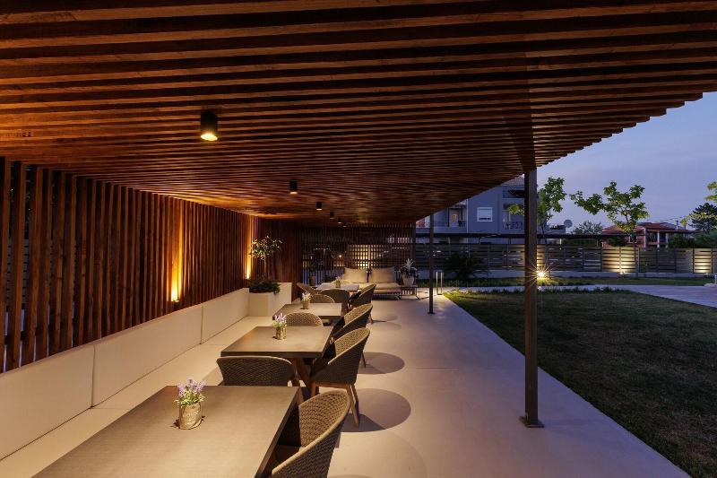V Luxury Suites image