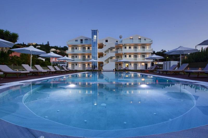 V Luxury Suites image