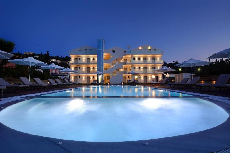 V Luxury Suites image