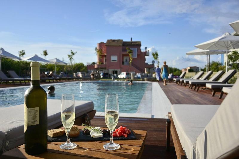 V Luxury Suites image