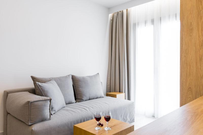 V Luxury Suites image