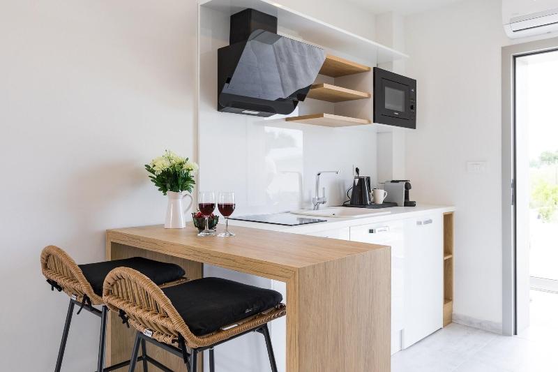 V Luxury Suites image