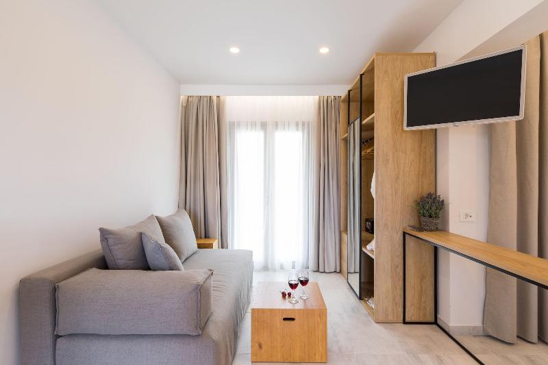 V Luxury Suites image