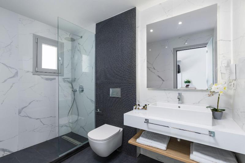 V Luxury Suites image