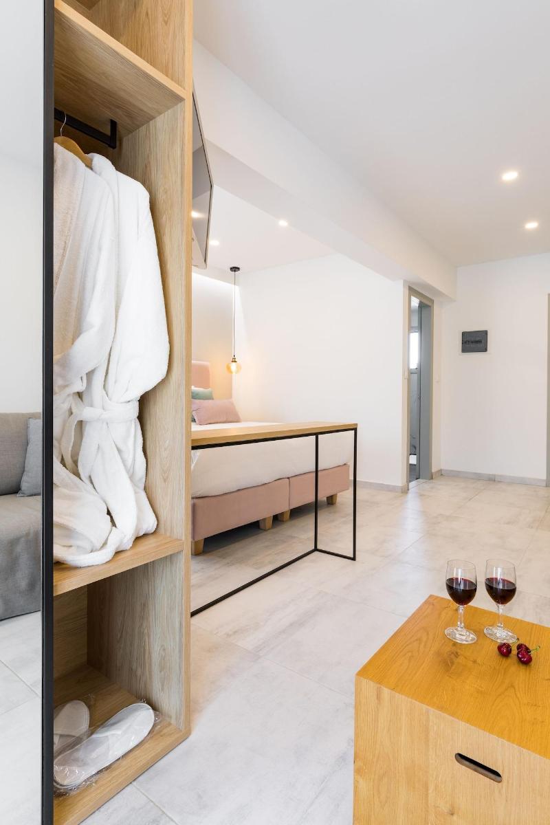 V Luxury Suites image