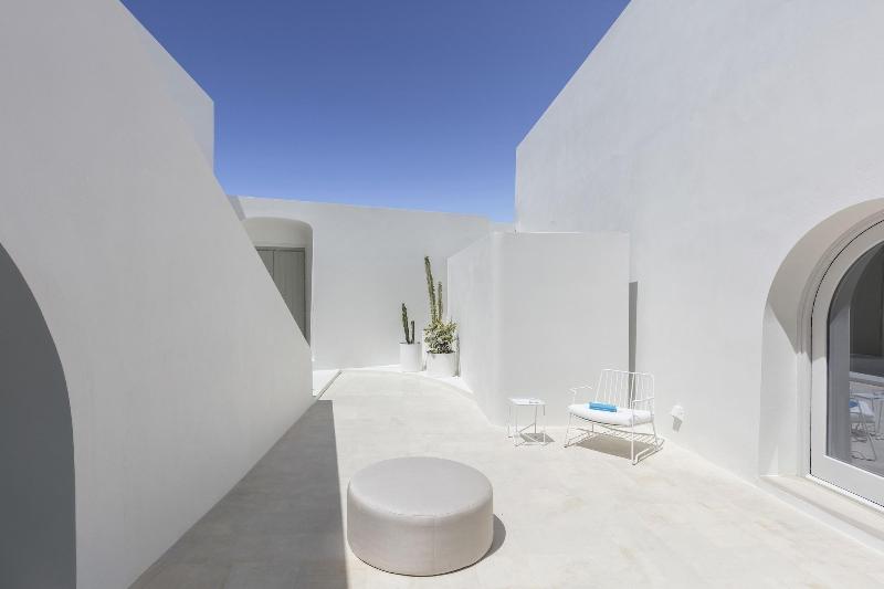 Aesthesis Boutique Villas Fira image