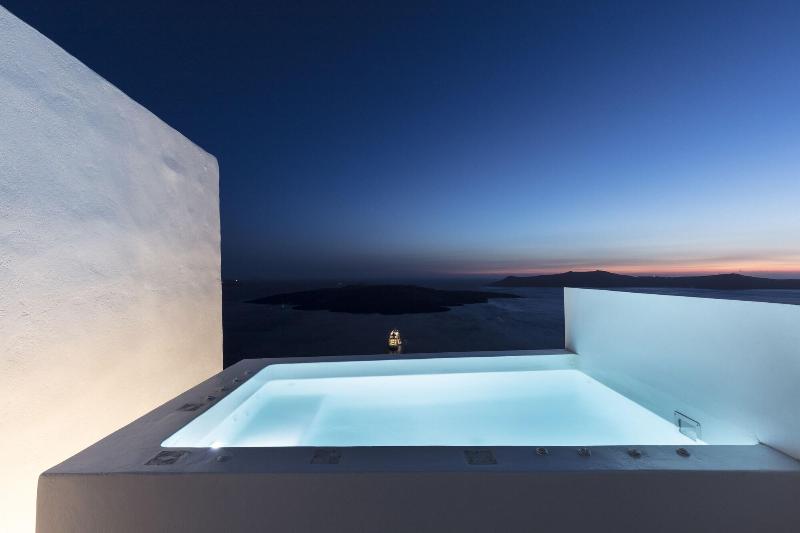 Aesthesis Boutique Villas Fira image