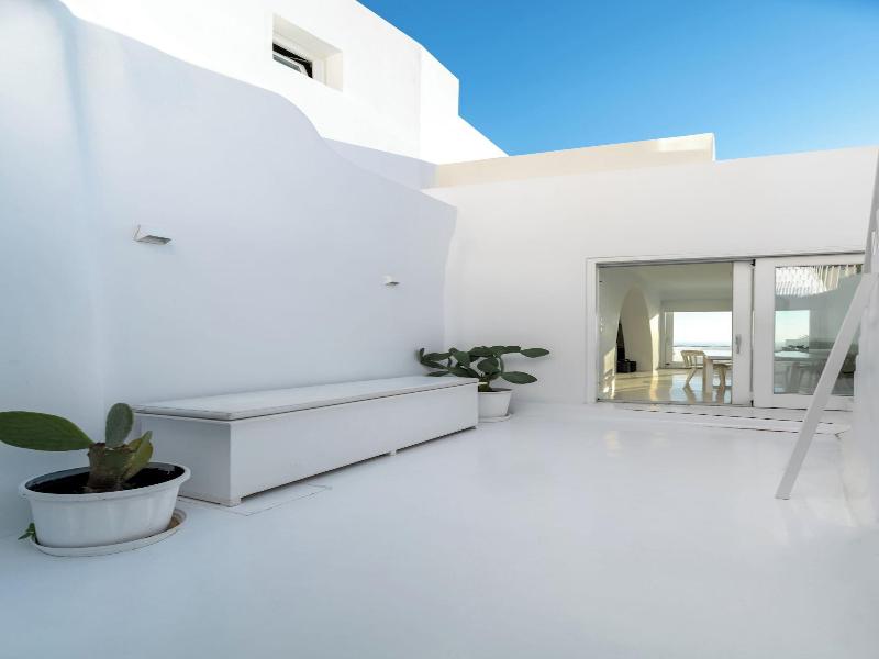 Aesthesis Boutique Villas Fira image