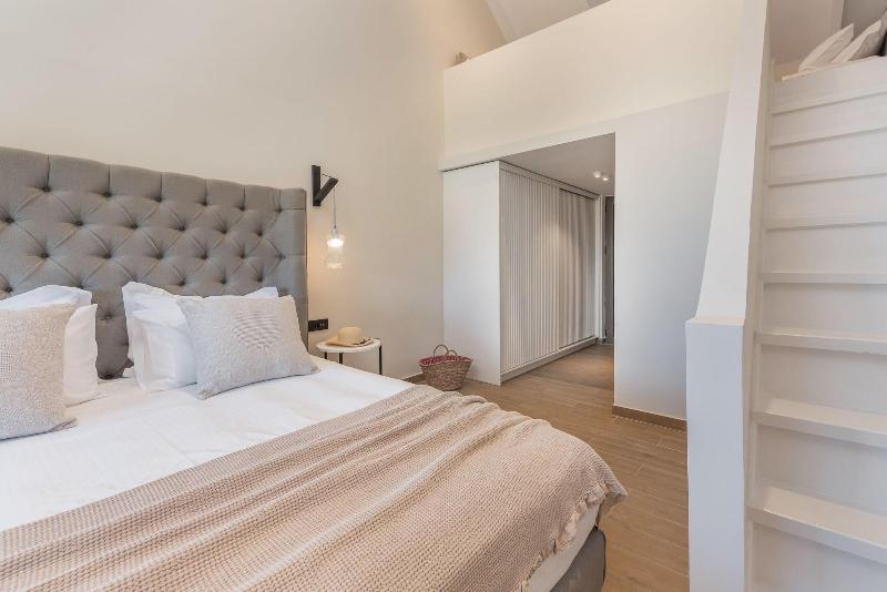 Eptanisos Beachfront Suites Zante image