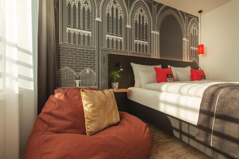 room detail thumbnail 2