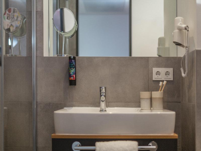 Holiday Inn - the niu, Sparrow Regensburg image