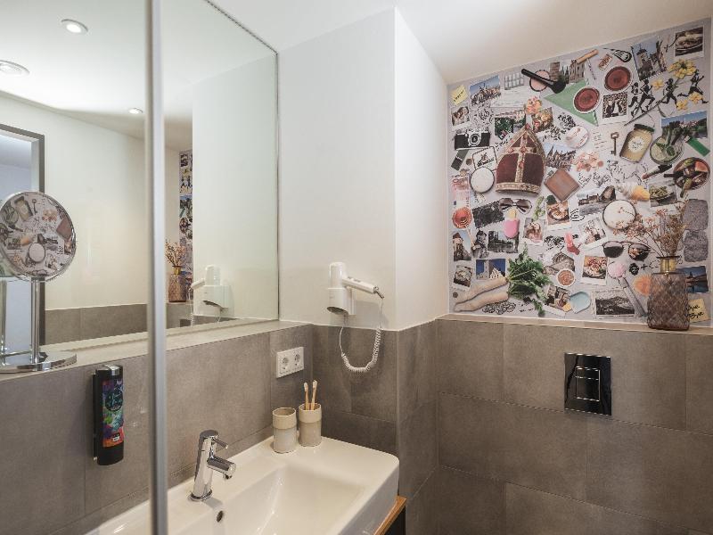 Holiday Inn - the niu, Sparrow Regensburg image