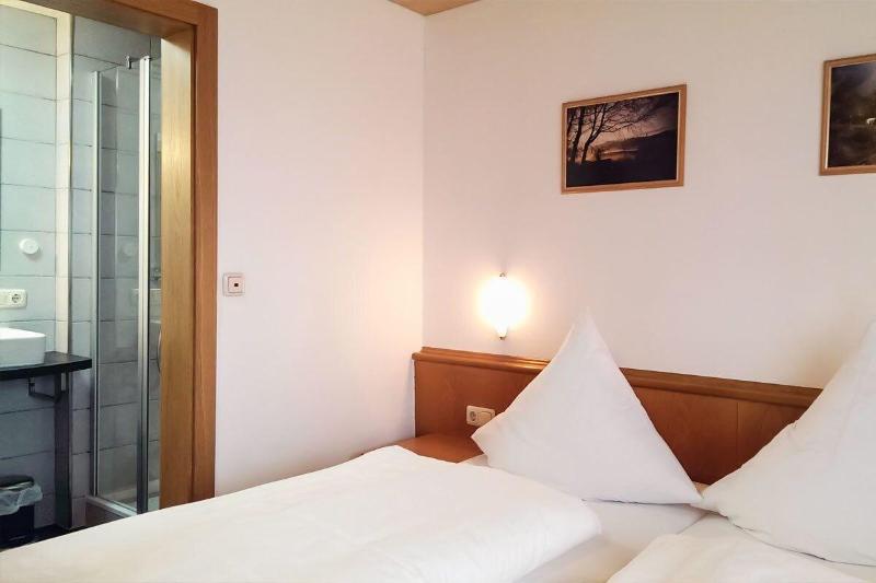 Hotel Pension Zur Linde image