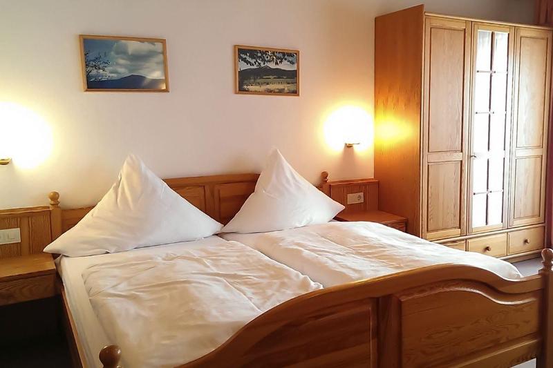 Hotel Pension Zur Linde image