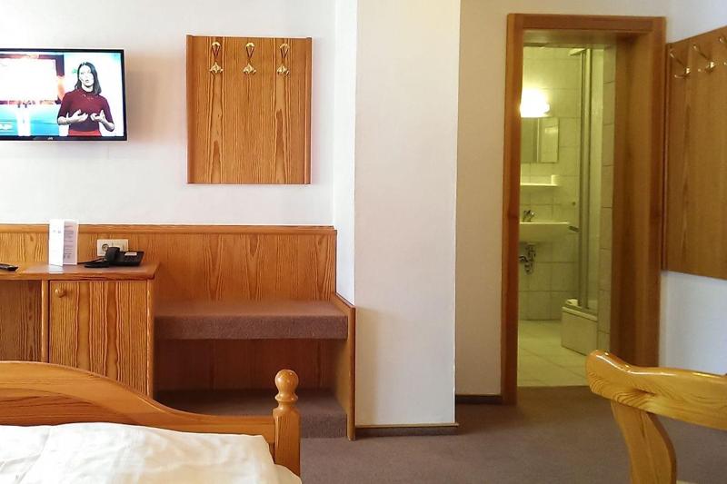 Hotel Pension Zur Linde image