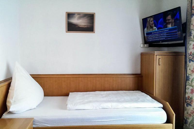 Hotel Pension Zur Linde image