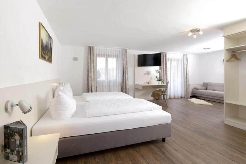 Hotel Pension Zur Linde image