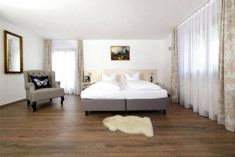 Hotel Pension Zur Linde image