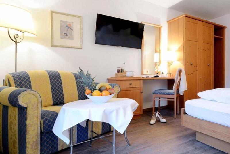 Hotel Pension Zur Linde image
