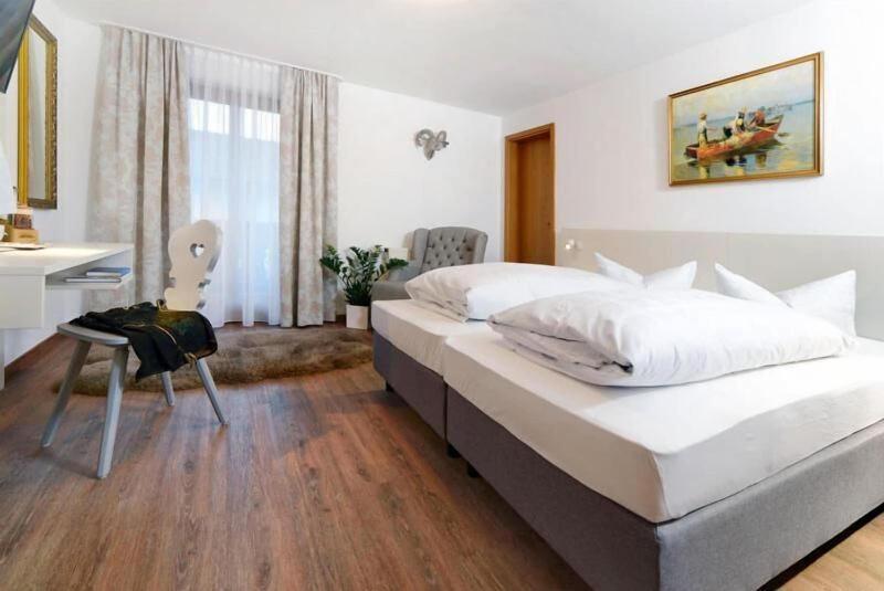 Hotel Pension Zur Linde image