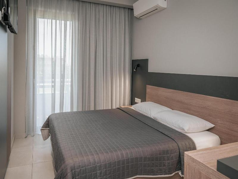 Elizabeth Queen Luxuxy Rooms image