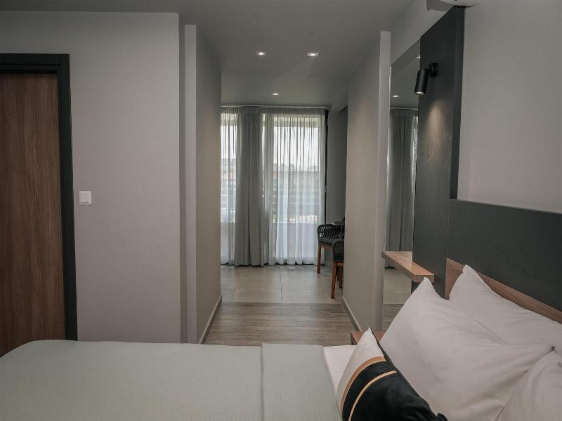 Elizabeth Queen Luxuxy Rooms image