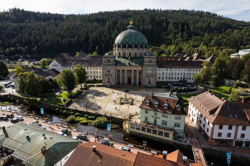 Dom Hotel image