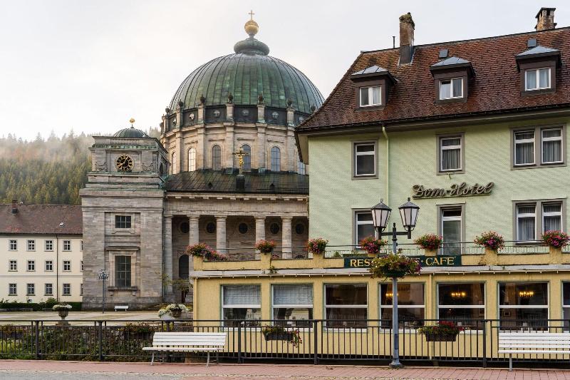 Dom Hotel image