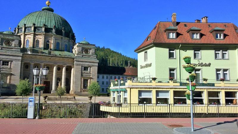 Dom Hotel image