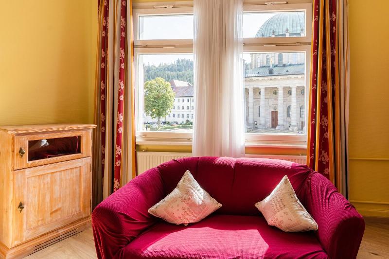 Dom Hotel image