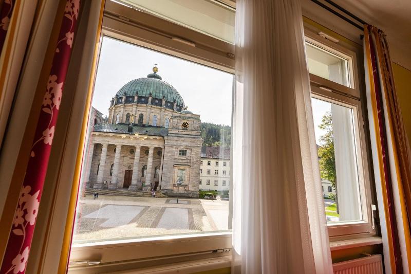 Dom Hotel image