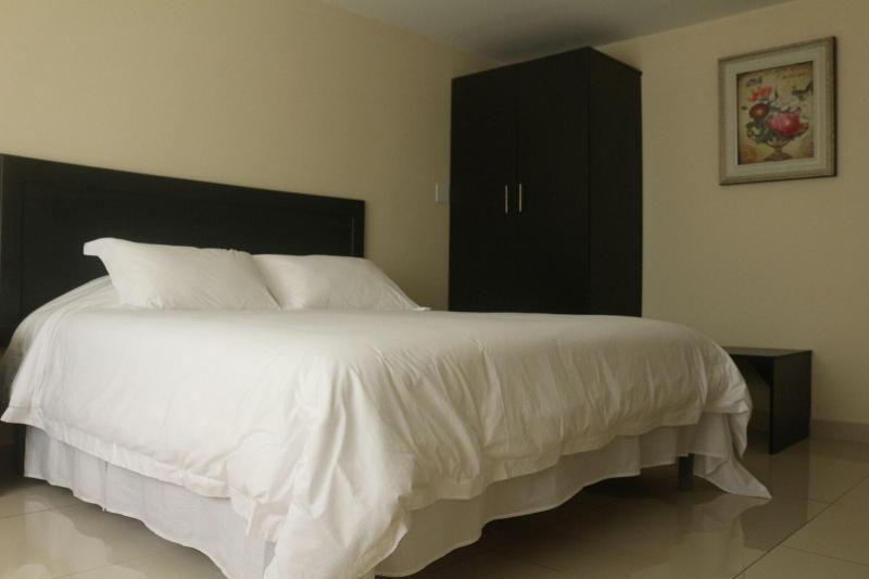 F Sur Inn image