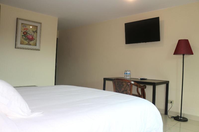 F Sur Inn image