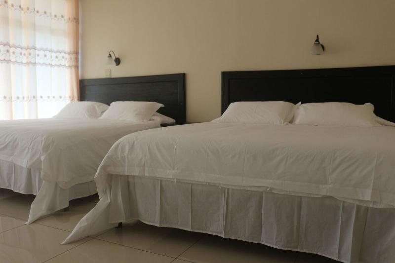 F Sur Inn image